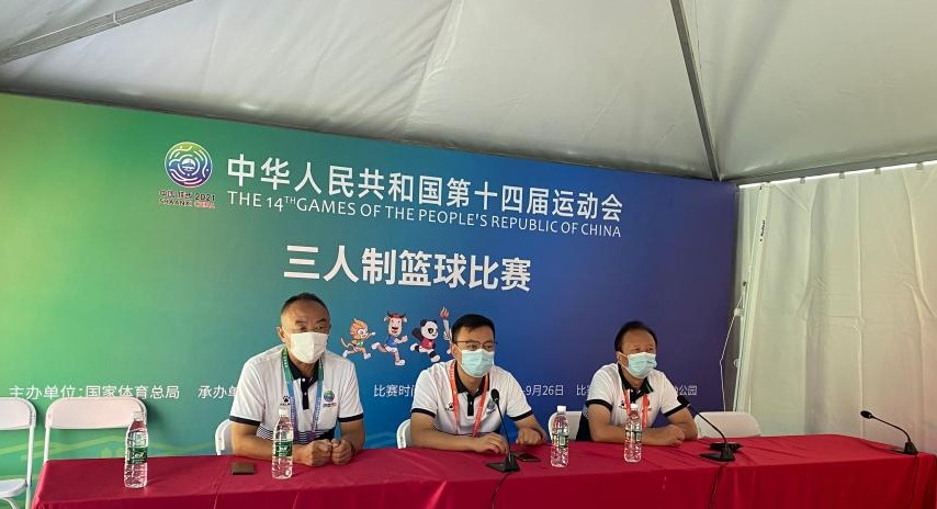 贺京周老师(右一) 贺京周老师(右一)