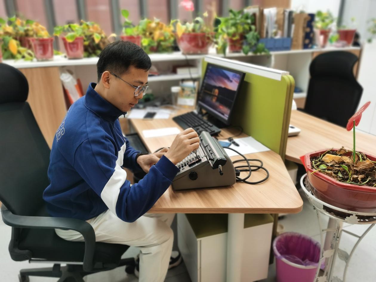 d18129176123badc54d00a68b70b81b